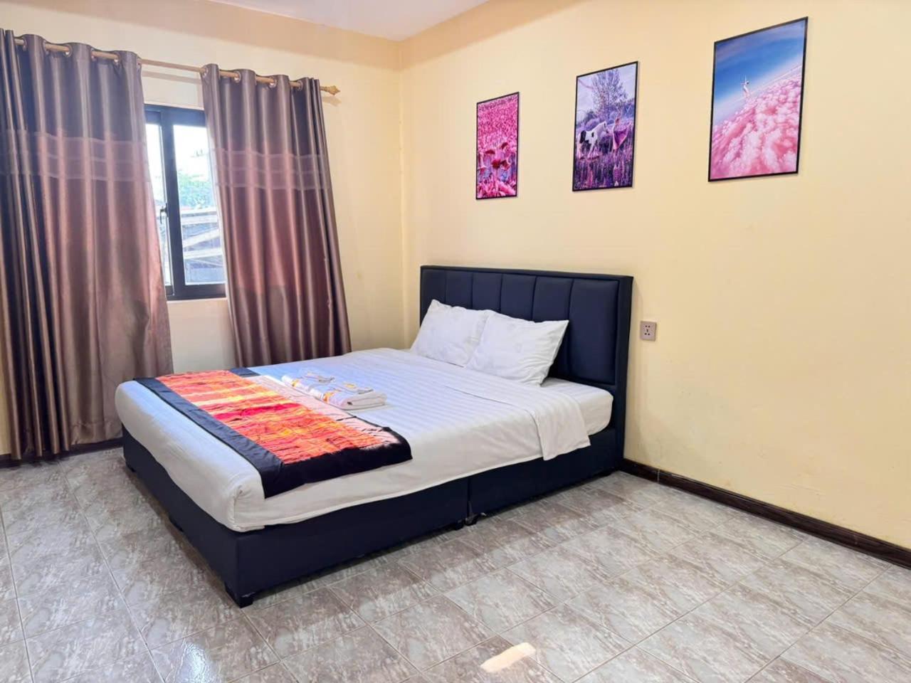 Yula Hotel Thatluang Vientiane Bagian luar foto