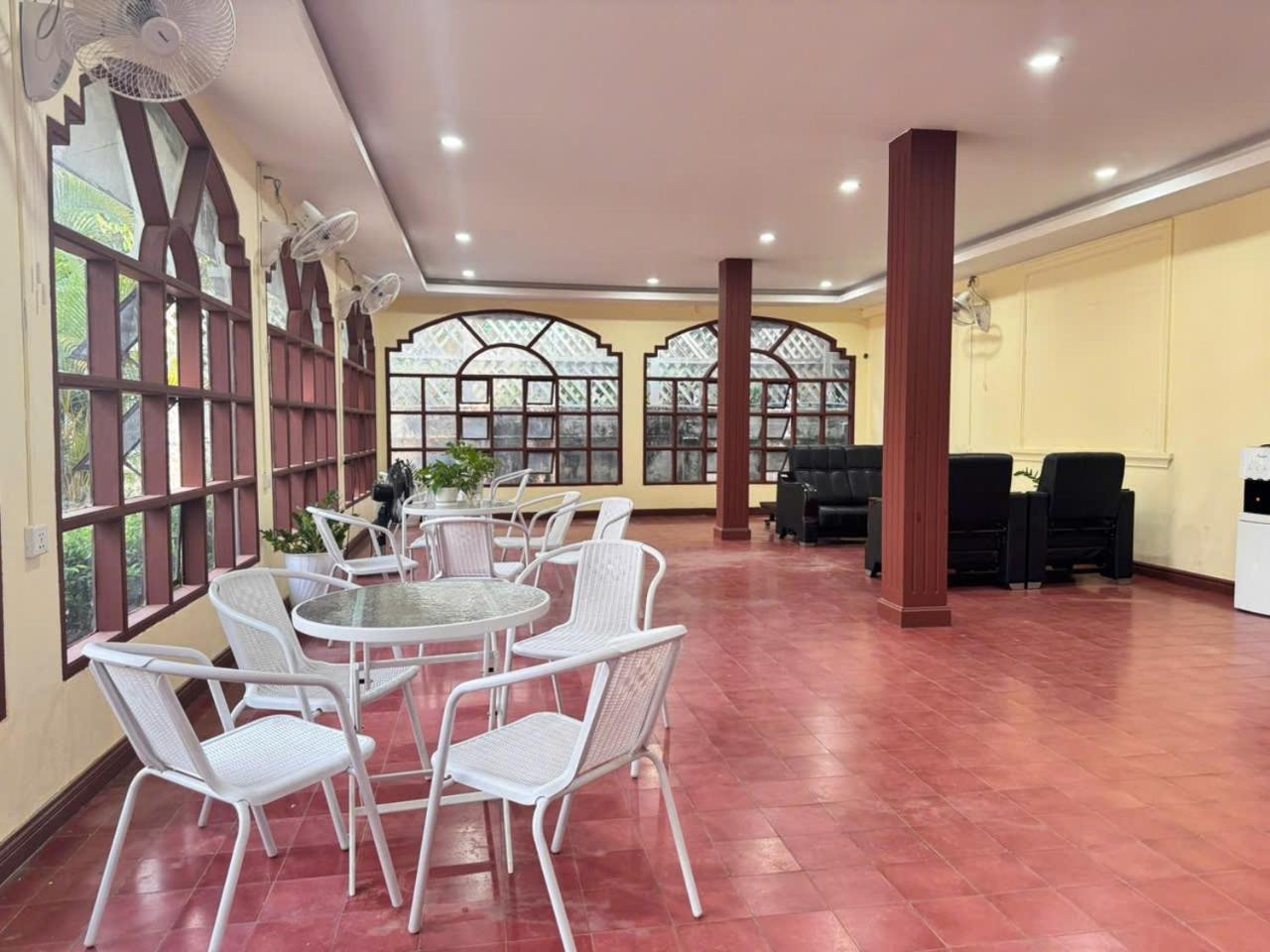 Yula Hotel Thatluang Vientiane Bagian luar foto