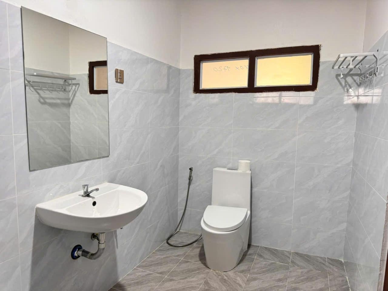 Yula Hotel Thatluang Vientiane Bagian luar foto